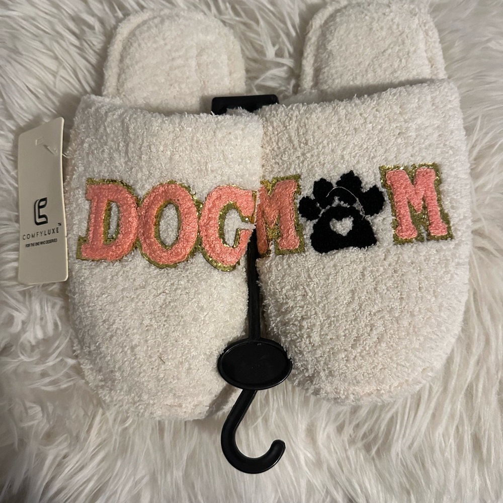 Dog 🐶🐶 mom slippers